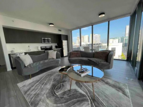 2BR, 2 Baths Lux Downtown Apt Heart of Austin with Amazing Views, Pool, & Gym